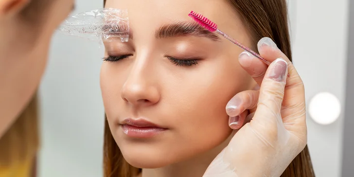 Lash lifting mihalníc a laminácia obočia v Lara Beauty