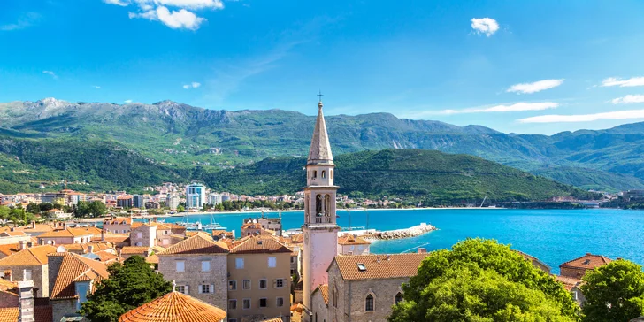 Letovisko Budva: polpenzia, bazén, pobyt pre 2 deti zdarma a first minute zľavy