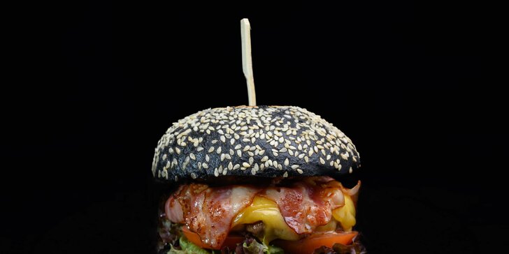 Mäsový či vegetariánsky burger s hranolčekmi a omáčkou v Jolly Street Food