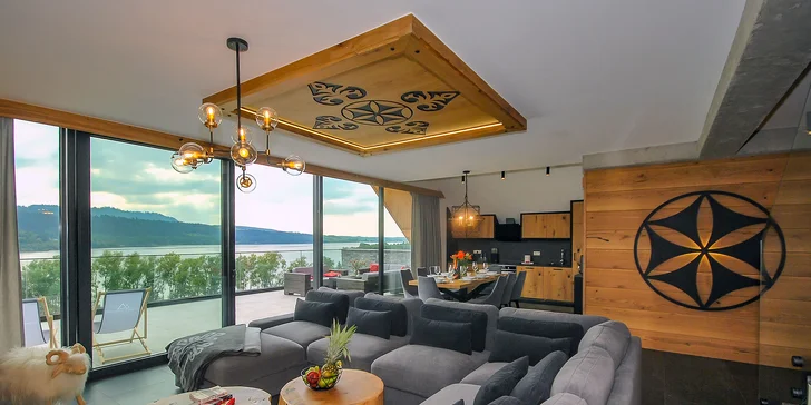 Luxusné apartmány s výhľadom na Čorštýnske jazero: sauna na izbe, požičanie bicyklov zdarma