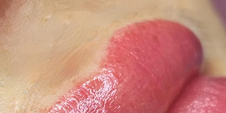Permanentný make-up obočia alebo očnej linky aj mikropigmentácia pier v Diva Beauty