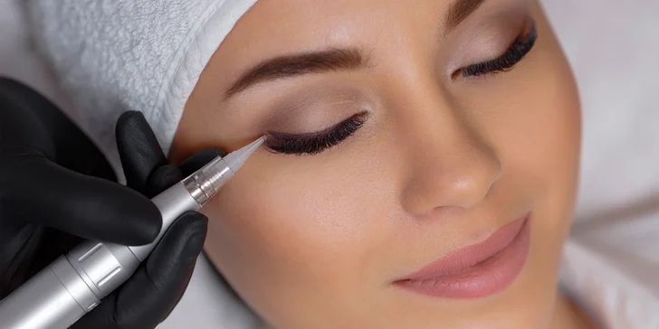 Permanentný make-up obočia alebo očnej linky aj mikropigmentácia pier v Diva Beauty