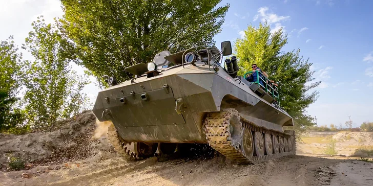 Adrenalínová jazda na beštiálnych obrnených transportéroch MT-LBu alebo OT-64 SKOT