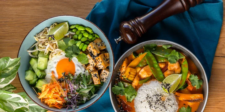 Žlté Curry alebo otvorené vouchery na konzumáciu jedál a nápojov v About coffee&food