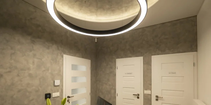 Regeneračné vlasové terapie pre kučeravé, blond alebo poškodené vlasy v beauty bar concept