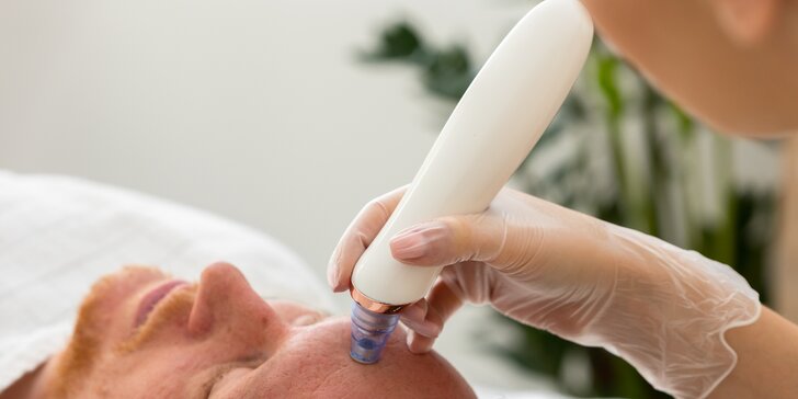 Pánske hydratačné alebo antiaging ošetrenie s hĺbkovým čistením a masážou tváre a hlavy