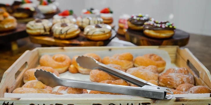 Sladučké donuty z Amore Donut: Tradičné potešenie na netradičný spôsob. Na výber až 11 druhov!