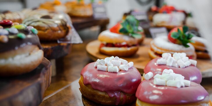 Sladučké donuty z Amore Donut: Tradičné potešenie na netradičný spôsob. Na výber až 11 druhov!