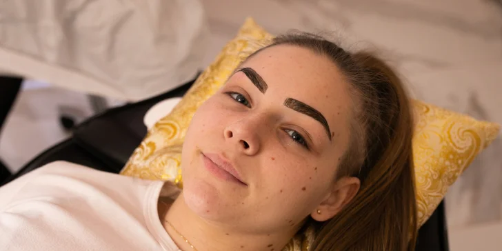 Kozmetická masáž tváre alebo očného okolia, 1D mihalnice či úprava obočia v salóne Beauty by Vladik