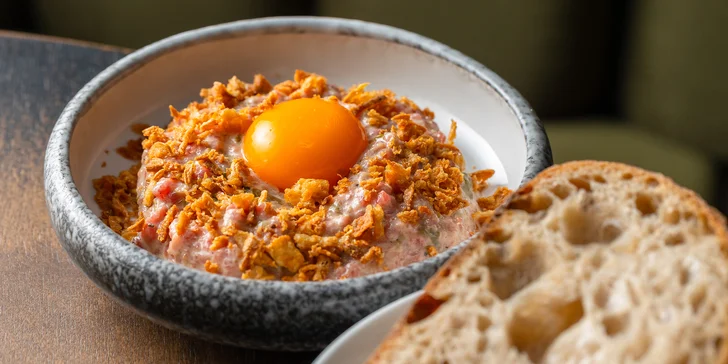 Lahodný hovädzí tatarák alebo dvojchodové degustačné menu pre 1 osobu