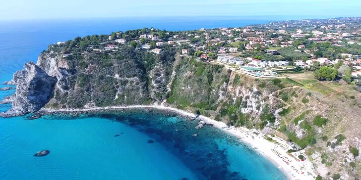 Dovolenka v talianskej Kalábrii: 4* hotel s polpenziou a bazénom, letný program, pláž 300 metrov, first minute zľavy