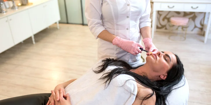 Intenzívna regenerácia: Mezoterapia tváre, krku, dekoltu a rúk