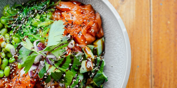 Poké, romantické sushi menu či zážitkový sushi set pre celú partiu