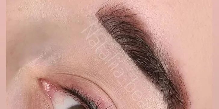 Permanentný make up: pery alebo púdrové obočie