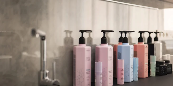 Regeneračné vlasové terapie pre kučeravé, blond alebo poškodené vlasy v beauty bar concept