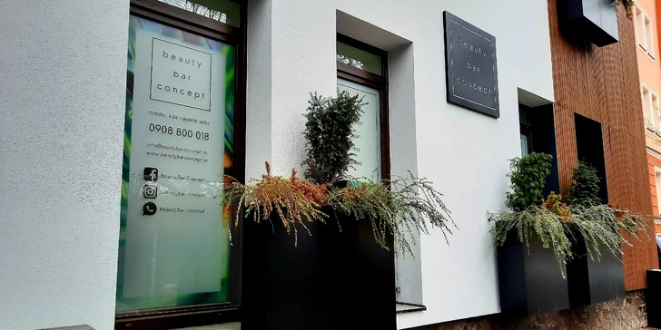 Regeneračné vlasové terapie pre kučeravé, blond alebo poškodené vlasy v beauty bar concept