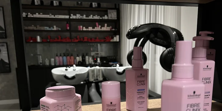 Regeneračné vlasové terapie pre kučeravé, blond alebo poškodené vlasy v beauty bar concept