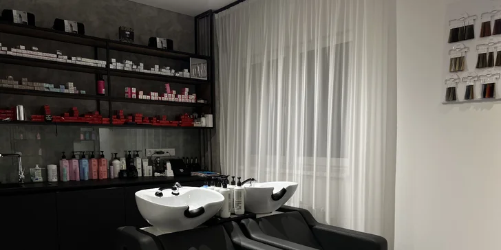 Regeneračné vlasové terapie pre kučeravé, blond alebo poškodené vlasy v beauty bar concept