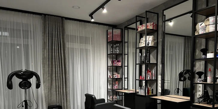 Regeneračné vlasové terapie pre kučeravé, blond alebo poškodené vlasy v beauty bar concept