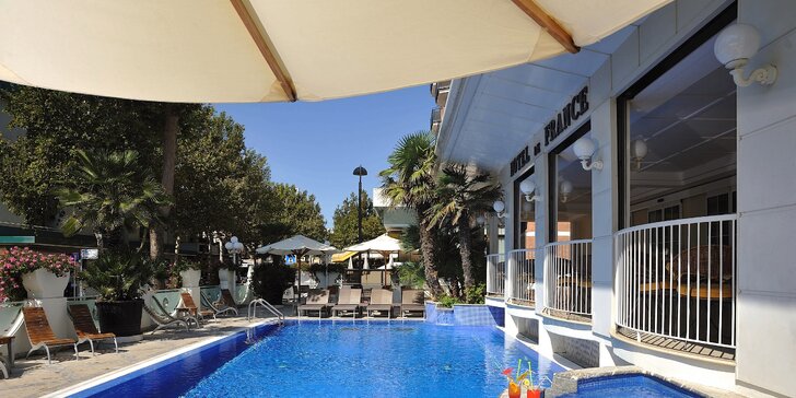 Pobyt v Rimini: 3* hotel hneď pri pláži, raňajky a bazén, first minute zľavy