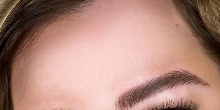 Microblading alebo púdrové obočie v London Beauty