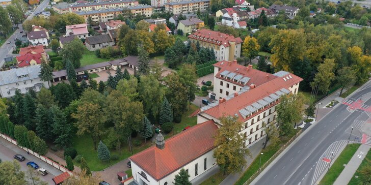 Pobyt s raňajkami v Krakove: hotel s vlastnou reštauráciou, záhradou, knižnicou aj kaplnkou