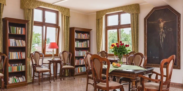 Pobyt s raňajkami v Krakove: hotel s vlastnou reštauráciou, záhradou, knižnicou aj kaplnkou