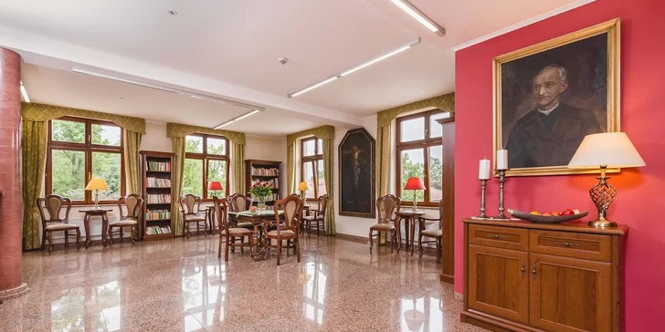 Pobyt s raňajkami v Krakove: hotel s vlastnou reštauráciou, záhradou, knižnicou aj kaplnkou