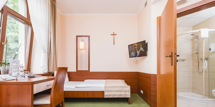 Pobyt s raňajkami v Krakove: hotel s vlastnou reštauráciou, záhradou, knižnicou aj kaplnkou