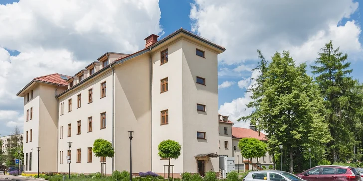 Pobyt s raňajkami v Krakove: hotel s vlastnou reštauráciou, záhradou, knižnicou aj kaplnkou