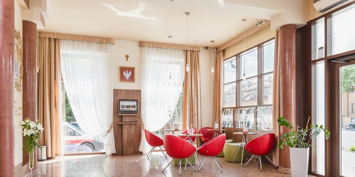 Pobyt s raňajkami v Krakove: hotel s vlastnou reštauráciou, záhradou, knižnicou aj kaplnkou