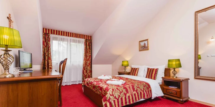 Pobyt s raňajkami v Krakove: hotel s vlastnou reštauráciou, záhradou, knižnicou aj kaplnkou