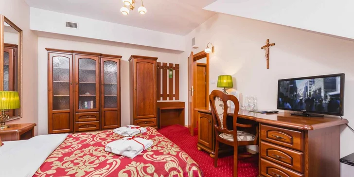 Pobyt s raňajkami v Krakove: hotel s vlastnou reštauráciou, záhradou, knižnicou aj kaplnkou