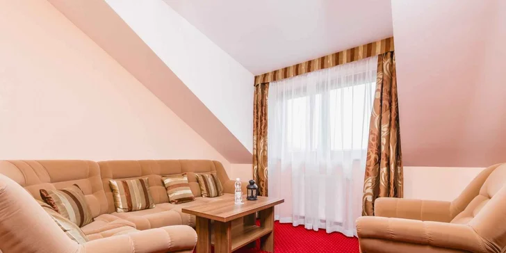 Pobyt s raňajkami v Krakove: hotel s vlastnou reštauráciou, záhradou, knižnicou aj kaplnkou