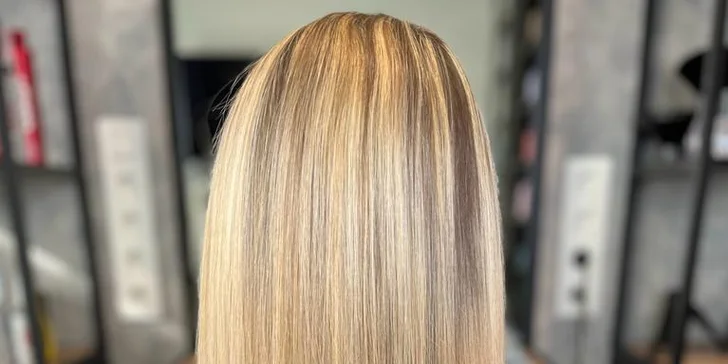 Regeneračné vlasové terapie pre kučeravé, blond alebo poškodené vlasy v beauty bar concept