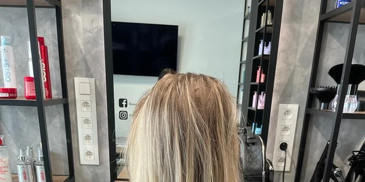 Regeneračné vlasové terapie pre kučeravé, blond alebo poškodené vlasy v beauty bar concept
