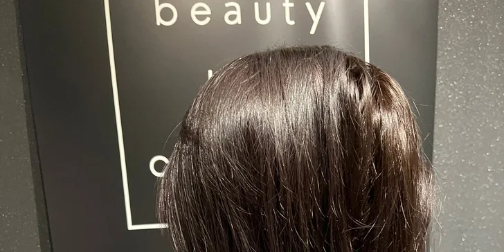 Regeneračné vlasové terapie pre kučeravé, blond alebo poškodené vlasy v beauty bar concept