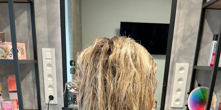 Regeneračné vlasové terapie pre kučeravé, blond alebo poškodené vlasy v beauty bar concept