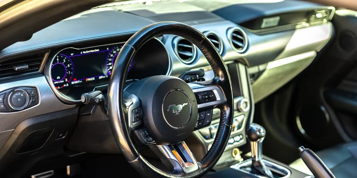 Jazda v nadupanom žihadle FORD MUSTANG ako vodič alebo spolujazdec až v 4 mestách
