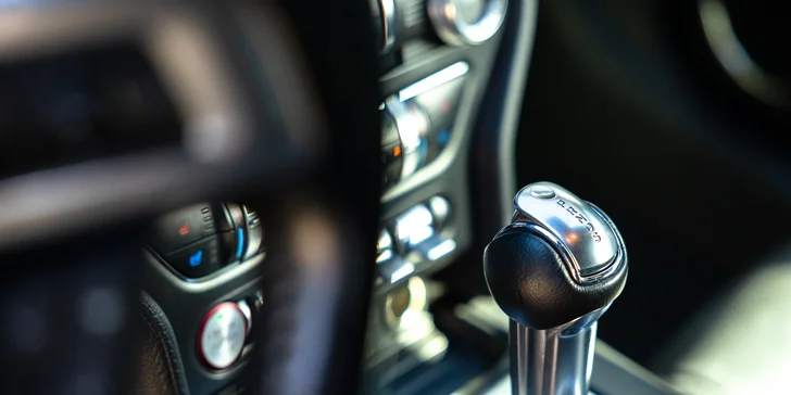 Jazda v nadupanom žihadle FORD MUSTANG ako vodič alebo spolujazdec až v 4 mestách