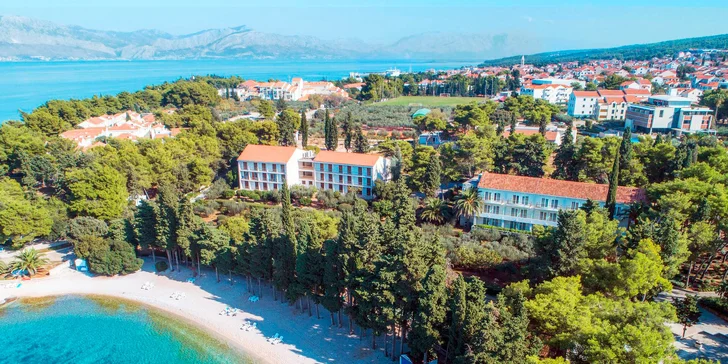 Dovolenka na Brači: 4* hotel pri pláži, balkón alebo terasa a raňajky v cene, dieťa do 11,9 rokov zdarma