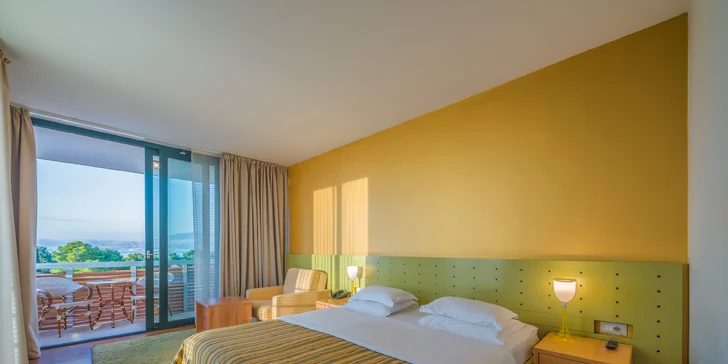 Dovolenka na Brači: 4* hotel pri pláži, balkón alebo terasa a raňajky v cene, dieťa do 11,9 rokov zdarma