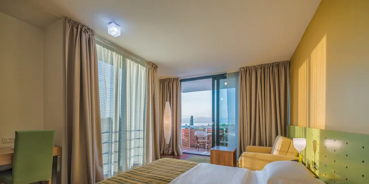 Dovolenka na Brači: 4* hotel pri pláži, balkón alebo terasa a raňajky v cene, dieťa do 11,9 rokov zdarma