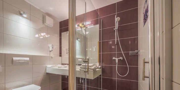 Dovolenka na Brači: 4* hotel pri pláži, balkón alebo terasa a raňajky v cene, dieťa do 11,9 rokov zdarma