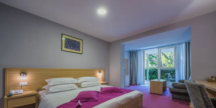 Dovolenka na Brači: 4* hotel pri pláži, balkón alebo terasa a raňajky v cene, dieťa do 11,9 rokov zdarma
