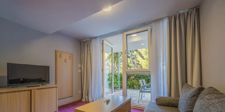 Dovolenka na Brači: 4* hotel pri pláži, balkón alebo terasa a raňajky v cene, dieťa do 11,9 rokov zdarma