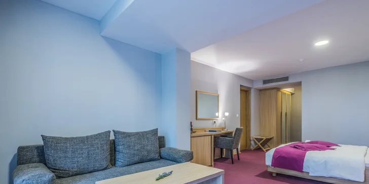 Dovolenka na Brači: 4* hotel pri pláži, balkón alebo terasa a raňajky v cene, dieťa do 11,9 rokov zdarma