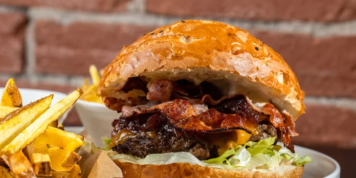 5 druhov chrumkavej pizze, teriyaki bowl s kuracím mäsom alebo tofu či šťavnatý burger s domácimi hranolčekmi