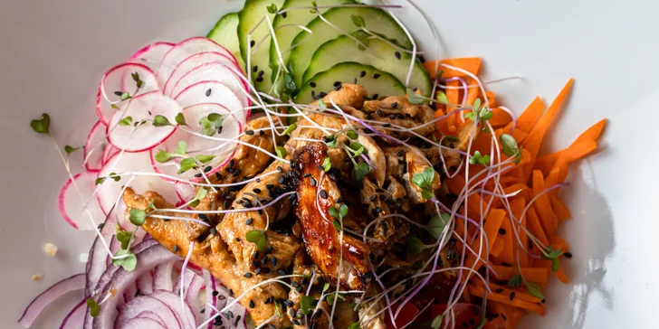 5 druhov chrumkavej pizze, teriyaki bowl s kuracím mäsom alebo tofu či šťavnatý burger s domácimi hranolčekmi
