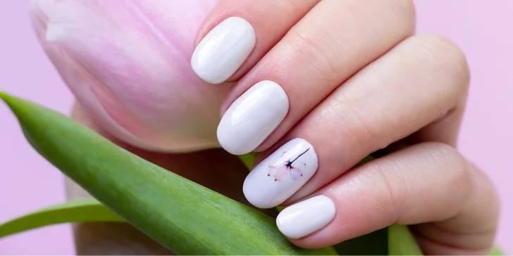 Manikúra s gél lakom či darčekový poukaz v Nail House